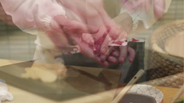 happy-Jiro-dreams-of-sushi-finishing-roll